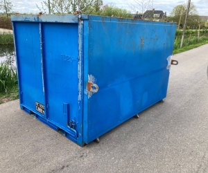 Gebruikte stalen bak met klep 