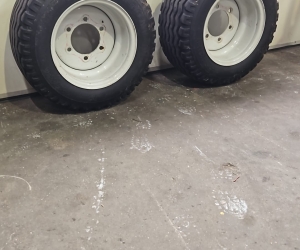 2x nieuwe Starco banden 340/55x16