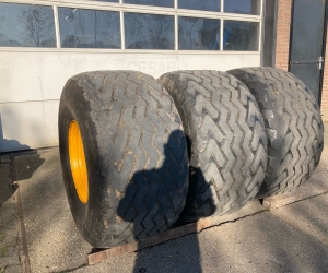 3x Vredestein banden + 1x velg 650/50x22.5