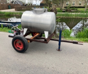 Gebruikte RVS weidetank ca. 700 ltr. 