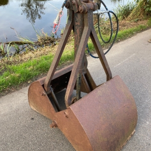Getrokken-kraan-met-bakken (2)